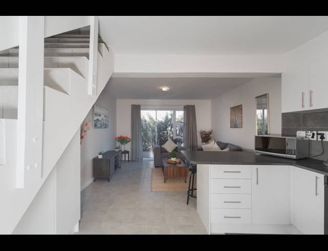 2 BEDROOM DUPLEX FOR SALE IN STRATFORD GREEN